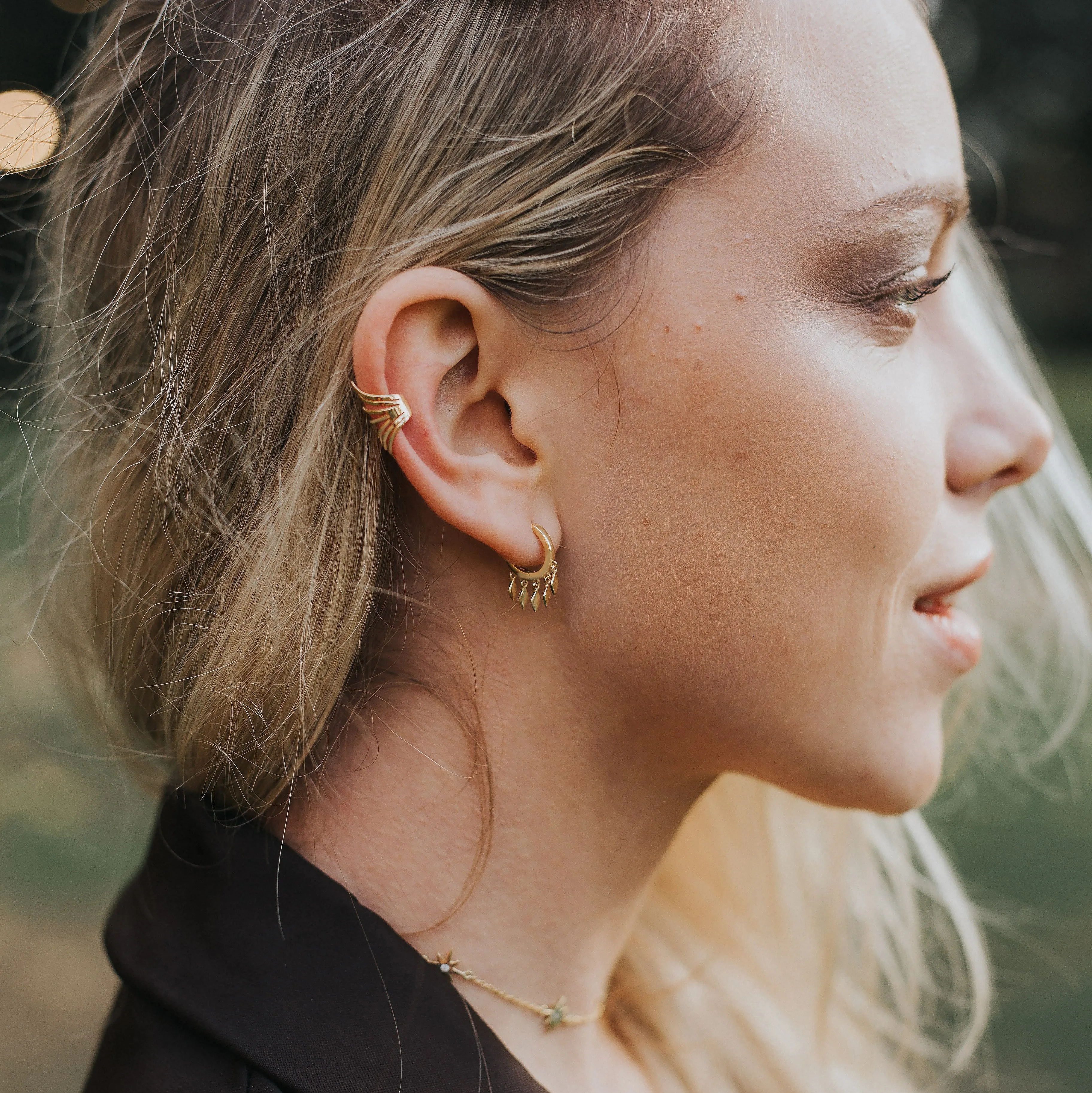 Ear Cuff Rock Oro